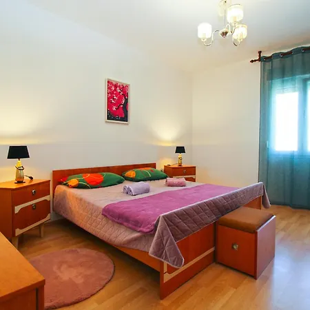 2347 Apartament *